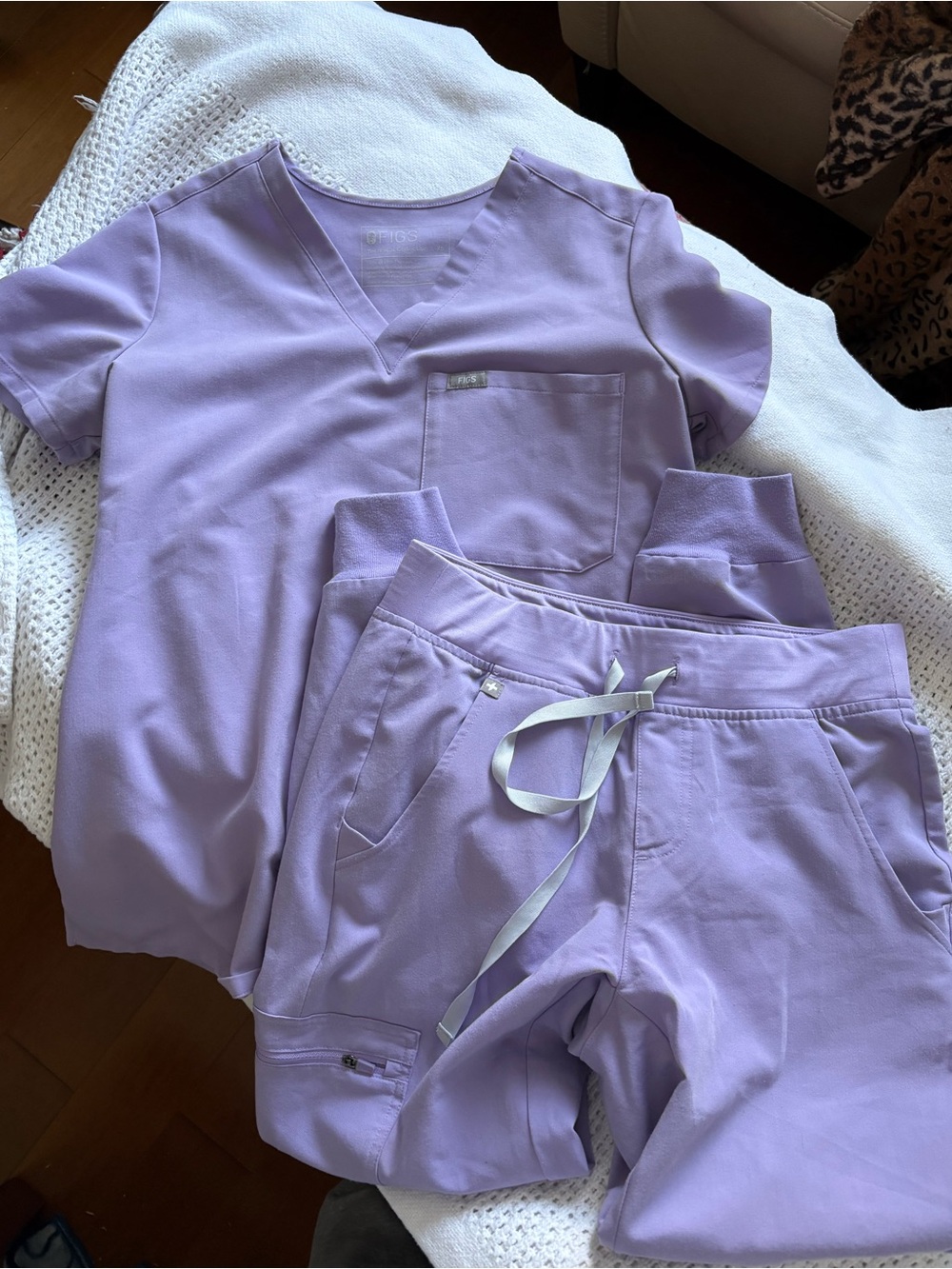 Lavender figs scrubs set